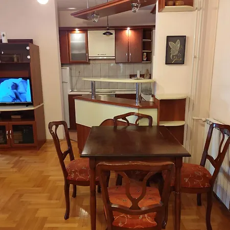 Central Apartment Skopje * Szkopje